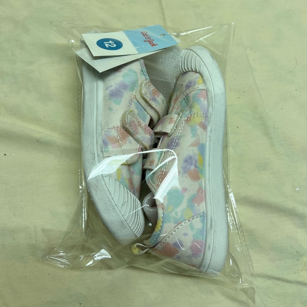 Sneakers - Picture 7 of 8